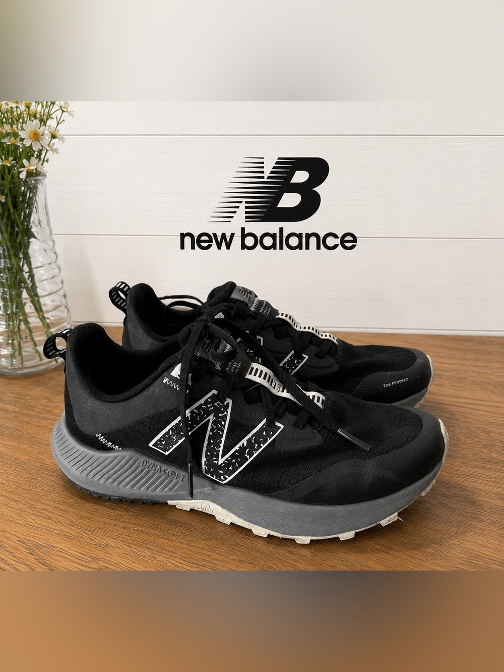 NEW BALANCE DYNASOFT TRAIL RUNNING SHOES – SIZE 10 (WOMEN)